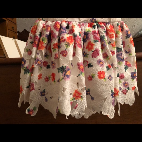COPY - Halabaloo Dress 18m White, Floral Design &… - Picture 6 of 6